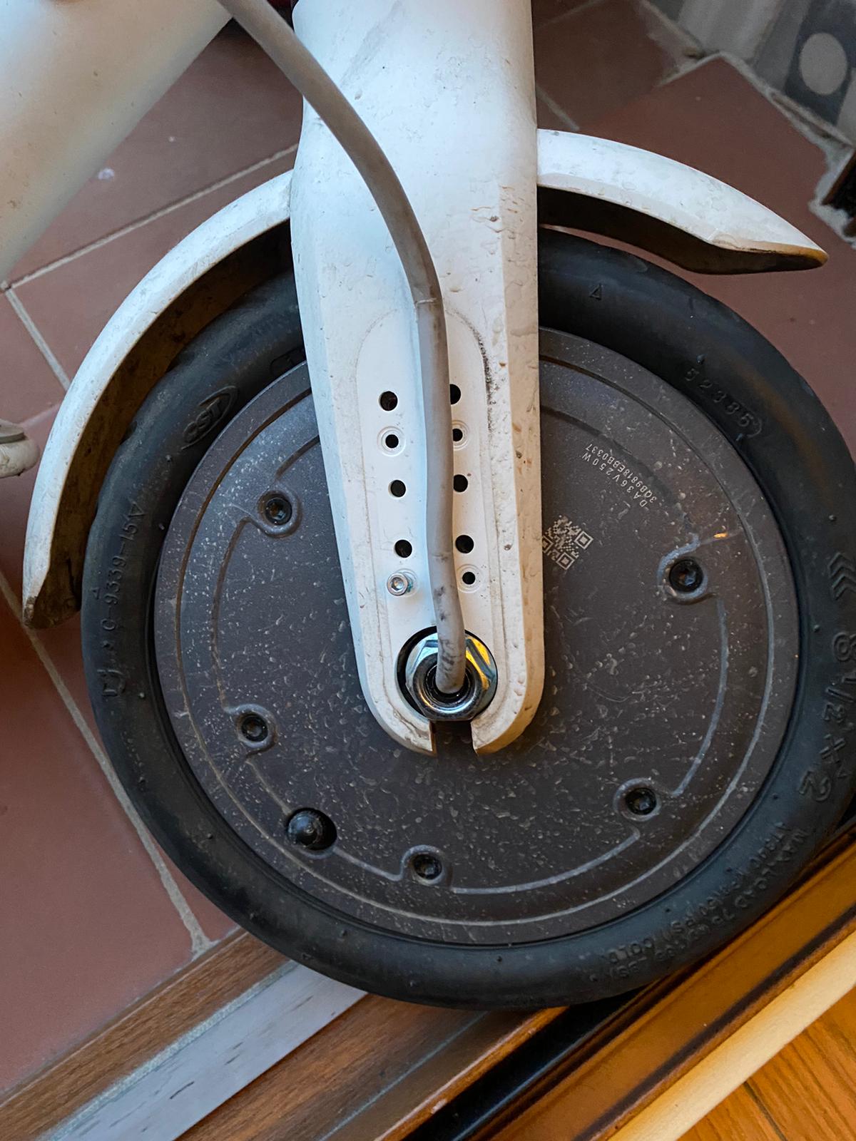 Cambiando la rueda del patinete eléctrico por una maciza con huecos a modo  de suspensión #Impresion3D? – Blog de @pablogarguez