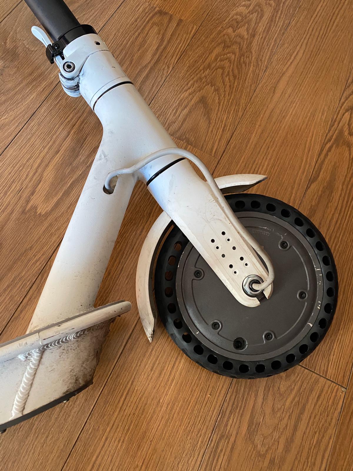 Cambiando la rueda del patinete eléctrico por una maciza con huecos a modo  de suspensión #Impresion3D? – Blog de @pablogarguez